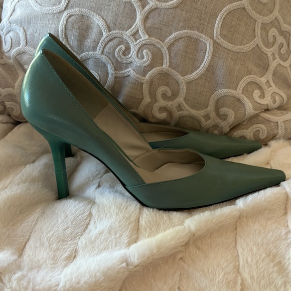 BCB girls light green pumps - Picture 3 of 7